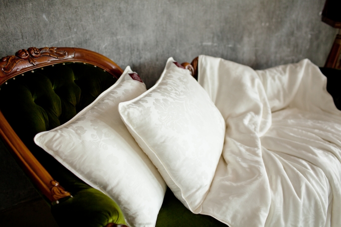 Шелковое одеяло ручной работы, стеганное точечно (Luxury Silk Grass) всесезонное, размер 200 х 200
